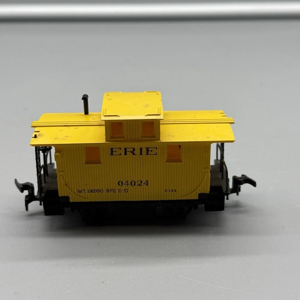 Rivarossi HO Scale Erie Railroad 04024 Yellow Caboose #1118 Vintage Train Car